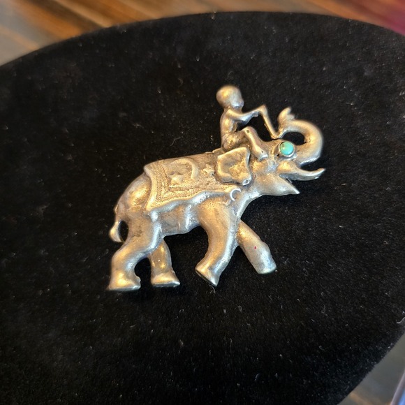 VTG‎ BEAUTIFUL HEAVY STERLING SILVER ELEPHANT TURQUOISE EYE INDIAN BROOCH PIN